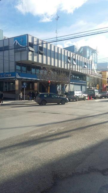 Allanaron el Banco de Santa Cruz por fondos al exterior de la familia Báez Allanaron el Banco de Santa Cruz por fondos al exterior de la familia Báez