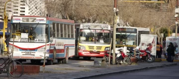 Choferes de colectivos se reunieron con el Gobernador y levantaron el paro Choferes de colectivos se reunieron con el Gobernador y levantaron el paro