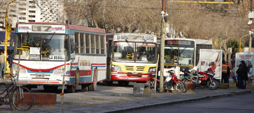 Choferes de colectivos se reunieron con el Gobernador y levantaron el paro Choferes de colectivos se reunieron con el Gobernador y levantaron el paro