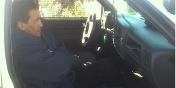 Un policía realizó un heroico rescate al salvar a una mujer que cayó a un canal Un policía realizó un heroico rescate al salvar a una mujer que cayó a un canal