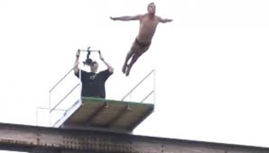 Un experimentado deportista esloveno murió al saltar de puente Un experimentado deportista esloveno murió al saltar de puente