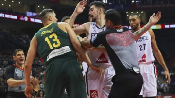 Un árbitro argentino fue expulsado por un grave error en un partido clave Un árbitro argentino fue expulsado por un grave error en un partido clave