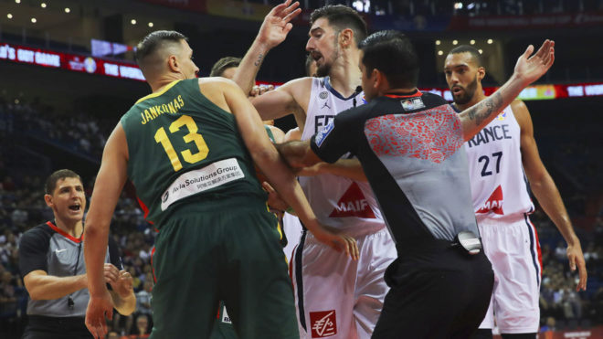 Un árbitro argentino fue expulsado por un grave error en un partido clave Un árbitro argentino fue expulsado por un grave error en un partido clave