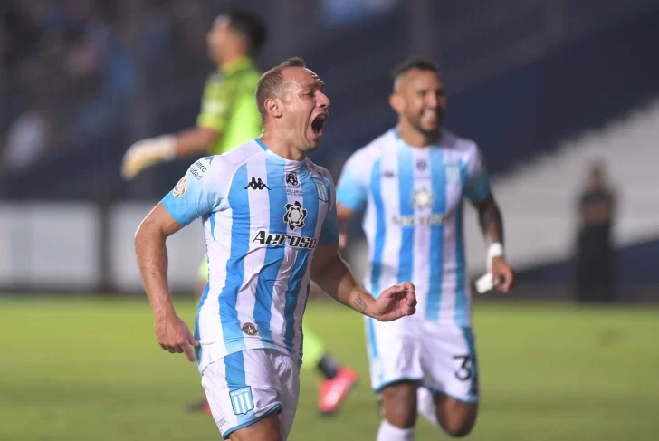 Con nueve jugadores, Racing le ganó a Independiente en el clásico de Avellaneda Con nueve jugadores, Racing le ganó a Independiente en el clásico de Avellaneda