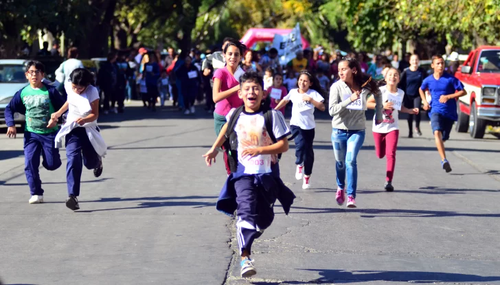 Casi 1 kilómetro lleno de corredores Casi 1 kilómetro lleno de corredores