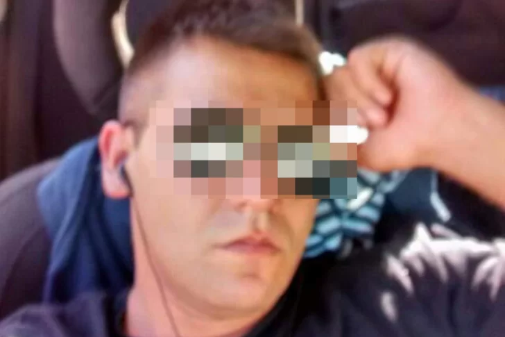 Dos policías, presos por querer pelear y hacer problemas en un bar, “borrachos”