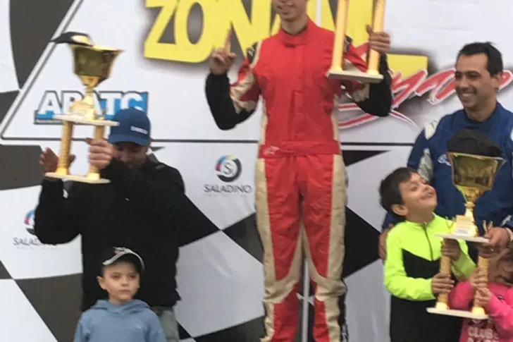 Tobías Martínez, con copa nueva