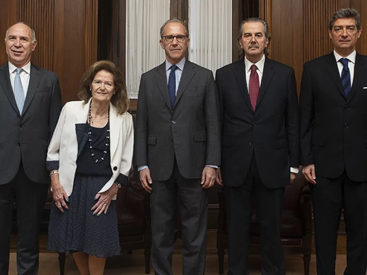Los jueces de la Corte Suprema redujeron su sueldo un 25% por el coronavirus