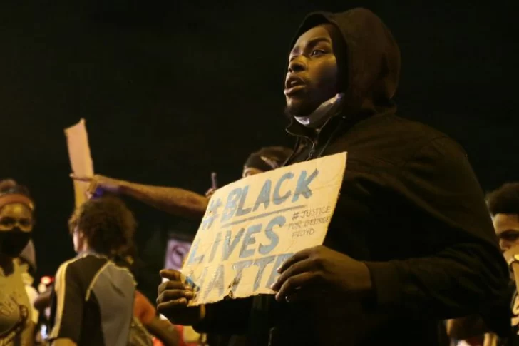Una autopsia encargada por la familia arrojó que George Floyd murió por asfixia