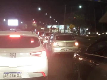 Docentes salieron a protestar por la presencialidad cuidada voluntaria Docentes salieron a protestar por la presencialidad cuidada voluntaria