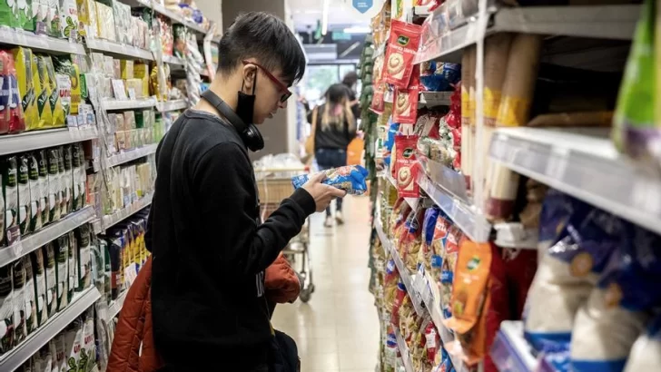 Prevén una inflación del 99% este año y del 99,7% en 2023, según consultoras Prevén una inflación del 99% este año y del 99,7% en 2023, según consultoras