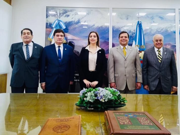 Un informe expone el estrecho vínculo de la Corte sanjuanina con el peronismo: está entre las provincias con más nexos con el poder político Un informe expone el estrecho vínculo de la Corte sanjuanina con el peronismo: está entre las provincias con más nexos con el poder político