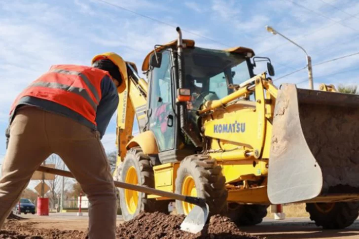 Retoman la construcción de las cloacas en la Central