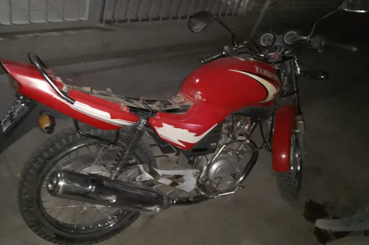 Volvía en moto de una reunión y en una lomada sufrió una caída mortal