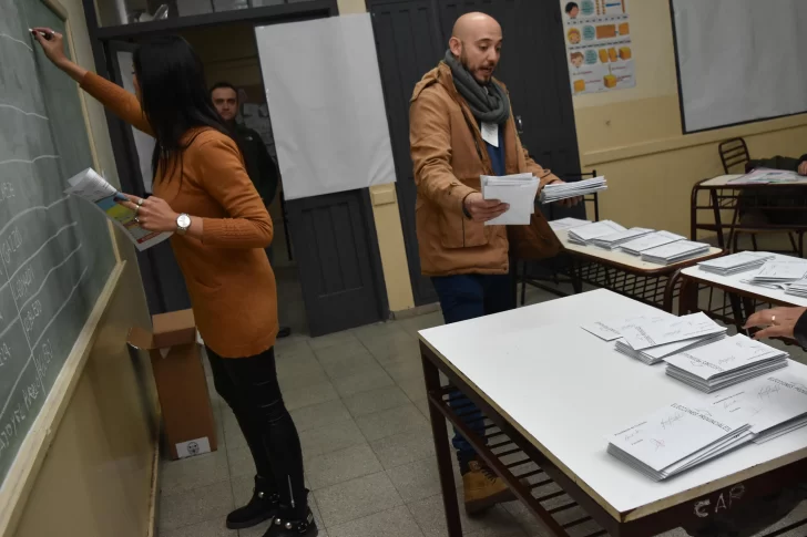 En el Gobierno debaten si financiar la boleta completa o por categorías