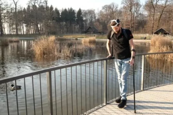 Parapléjico vuelve a caminar gracias a un inédito implante