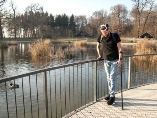 Parapléjico vuelve a caminar gracias a un inédito implante Parapléjico vuelve a caminar gracias a un inédito implante