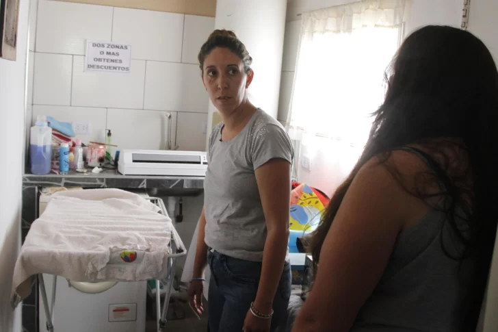 Ladrones asaltan, encañonan y golpean a dos mujeres pese a la súplica de sus hijos