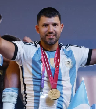 El Kun Agüero vuelve a jugar tras el retiro