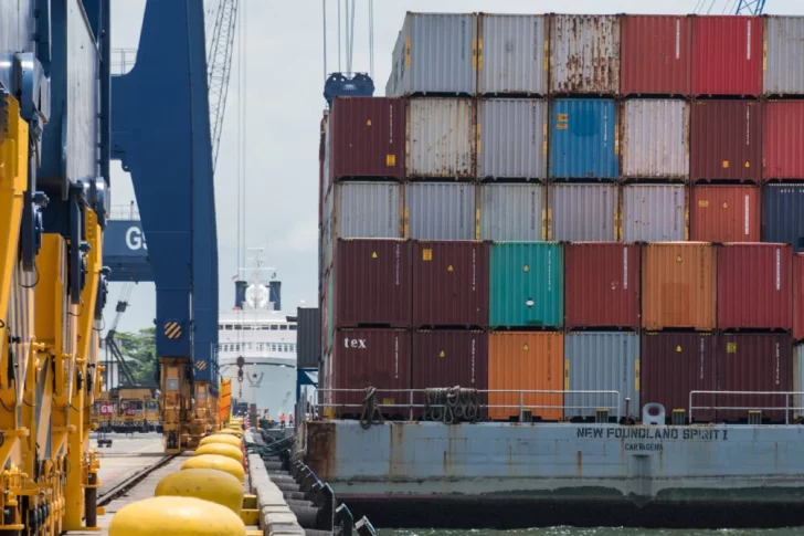 Exportadores afectados por escasez y aumentos de precios de contenedores