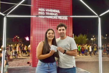 Una joven fue la ganadora de la cuarta vivienda sorteada por el IPV en la Fiesta del Sol Una joven fue la ganadora de la cuarta vivienda sorteada por el IPV en la Fiesta del Sol