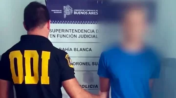 Un periodista dejó su computadora abierta, una compañera vio que era pedófilo y lo denunció Un periodista dejó su computadora abierta, una compañera vio que era pedófilo y lo denunció
