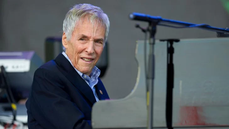 A los 94 años, murió el prolífico compositor Burt Bacharach A los 94 años, murió el prolífico compositor Burt Bacharach