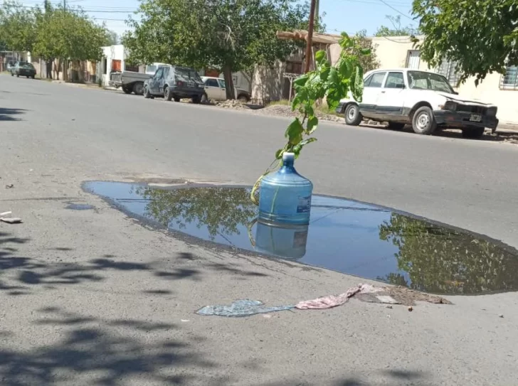 Malestar vecinal por un pozo que lleva un mes sin ser reparado Malestar vecinal por un pozo que lleva un mes sin ser reparado