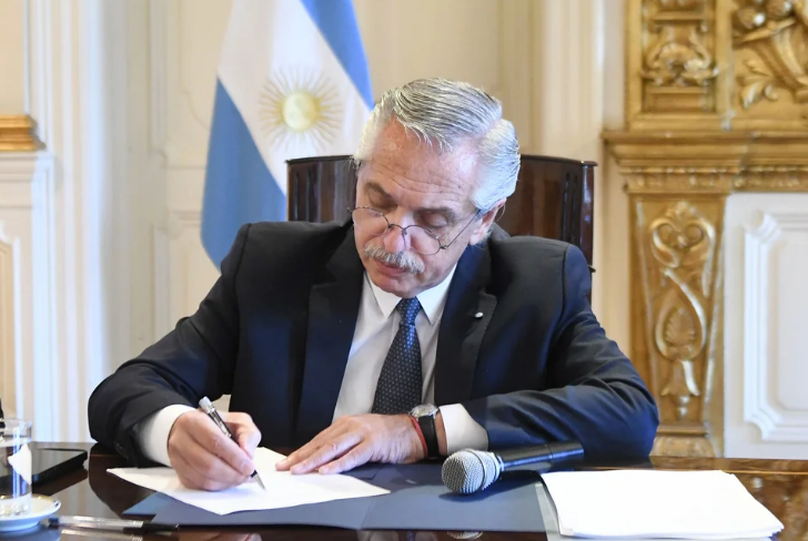 Alberto Fernández reconstruye su círculo íntimo para pelear la interna del Frente de Todos Alberto Fernández reconstruye su círculo íntimo para pelear la interna del Frente de Todos