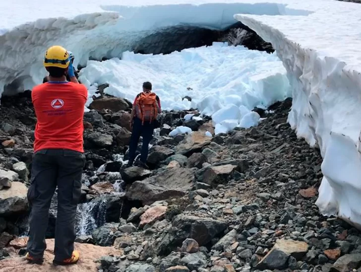 El Bolsón: murió un turista tras el derrumbe en una cueva en el cerro Hielo Azul El Bolsón: murió un turista tras el derrumbe en una cueva en el cerro Hielo Azul