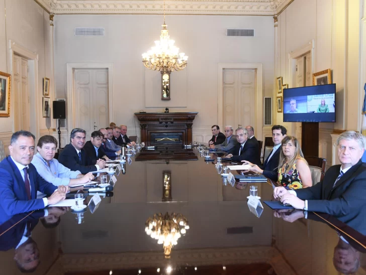 Alberto Fernández negocia los detalles de la mesa política con gobernadores del PJ Alberto Fernández negocia los detalles de la mesa política con gobernadores del PJ