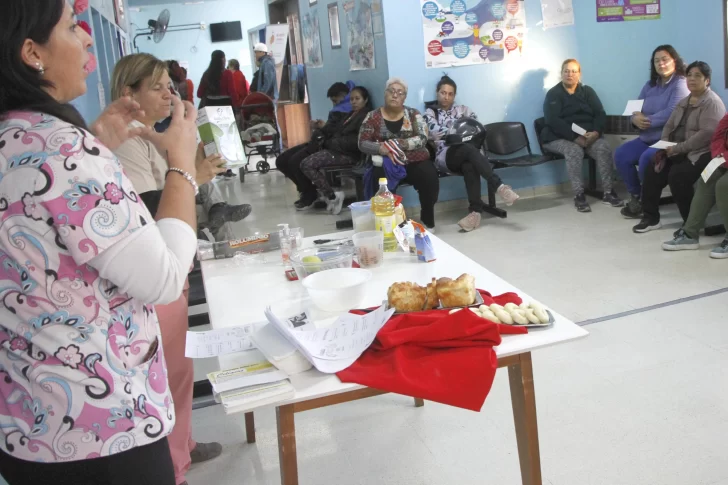 En una clase exprés aprendieron a hacer pan y rosquitos sin gluten