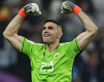 “Dibu” Martínez, en la terna finalista