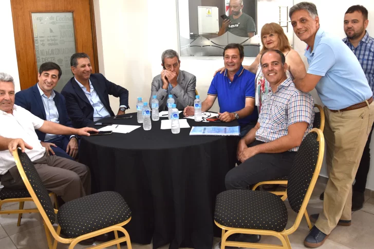 Hay diálogo a contra reloj con el giojismo para conformar el viernes el frente SJxT