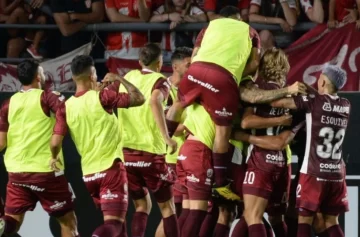 Lanús es único puntero Lanús es único puntero