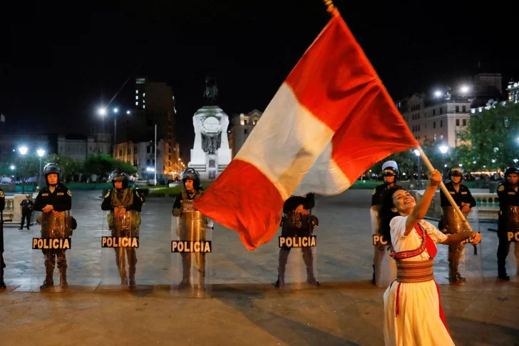 La Policía intenta frenar las marchas a Lima