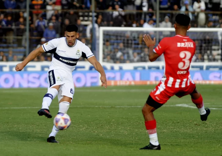 Gimnasia le quitó el invicto a Instituto Gimnasia le quitó el invicto a Instituto