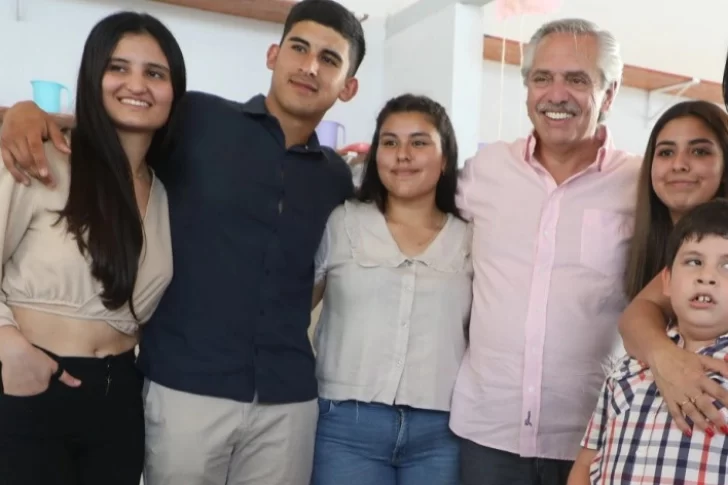 Homenaje a Favaloro en inicio de clases