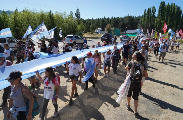 Arrancó la marcha que desafía el poder del magnate Joe Lewis