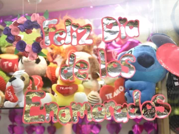 Hay promos, rebajas y sorteos en el comercio por el Día de los Enamorados