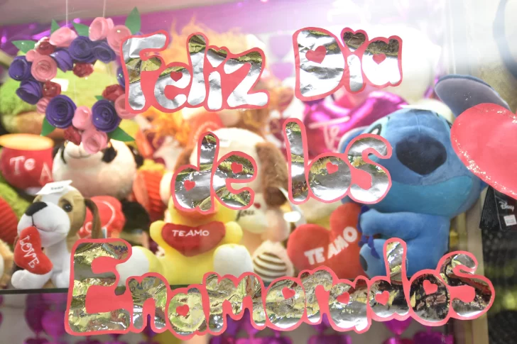 Hay promos, rebajas y sorteos en el comercio por el Día de los Enamorados