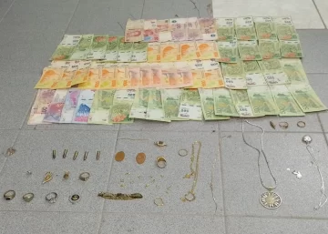 Caen tres por un asalto Caen tres por un asalto