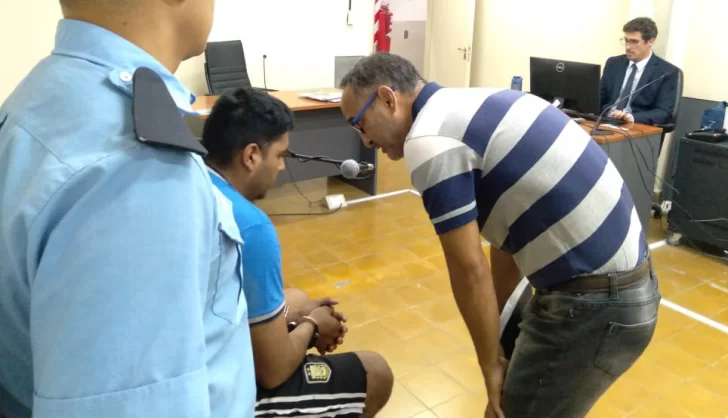 Lo acusan de violar a su propia hermana en la cama donde dormía con su marido