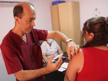 Aseguran que mañana llega la vacuna bivalente para el refuerzo contra el covid Aseguran que mañana llega la vacuna bivalente para el refuerzo contra el covid