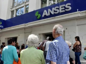 Anuncian un 17% de aumento en jubilaciones y un bono por tres meses Anuncian un 17% de aumento en jubilaciones y un bono por tres meses