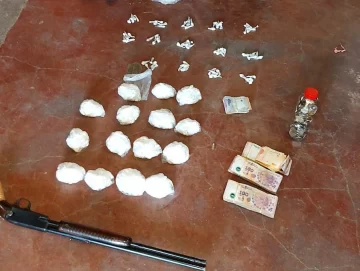 Apresan a pareja con un arma, droga y dinero