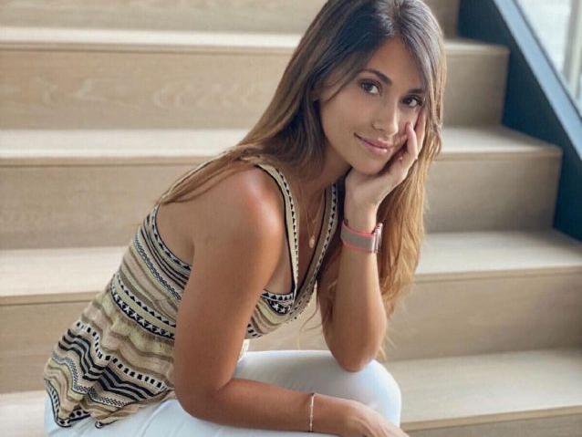 Antonela Roccuzo se animó al jugado estilo “Barbiecore”: de qué se trata Antonela Roccuzo se animó al jugado estilo “Barbiecore”: de qué se trata