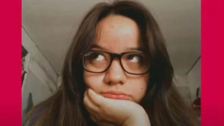 La tiraron del tren para robarle el celular: está en terapia intensiva La tiraron del tren para robarle el celular: está en terapia intensiva