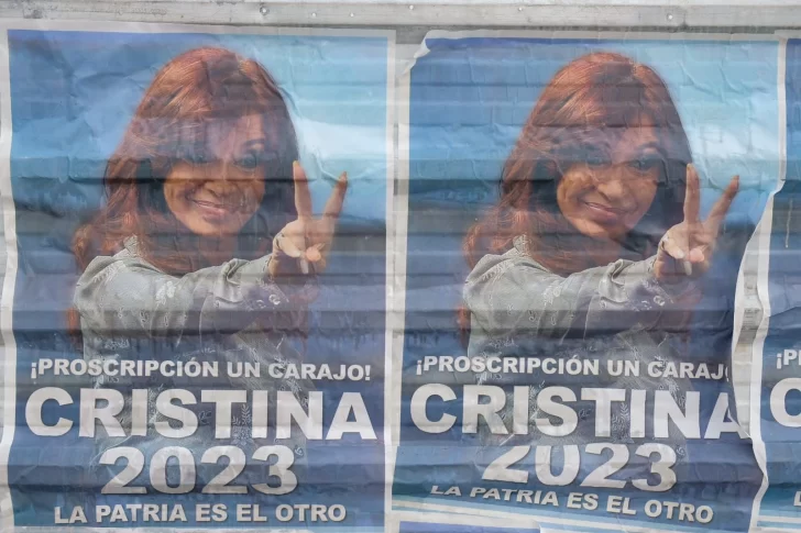 Los afiches con los que el Kirchnerismo clamó por la candidatura de Cristina Los afiches con los que el Kirchnerismo clamó por la candidatura de Cristina
