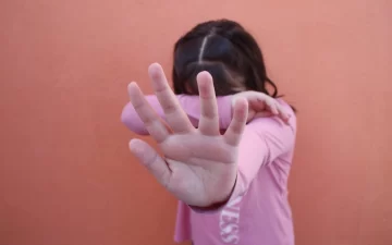 Por defender a su madre, una niña de 11 años fue golpeada por su padre